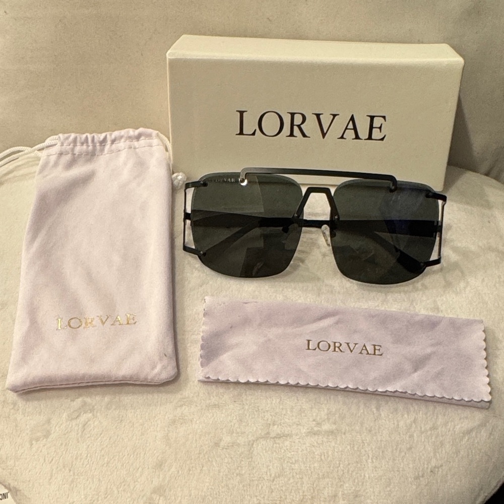 Lorvae Black Sunglasses